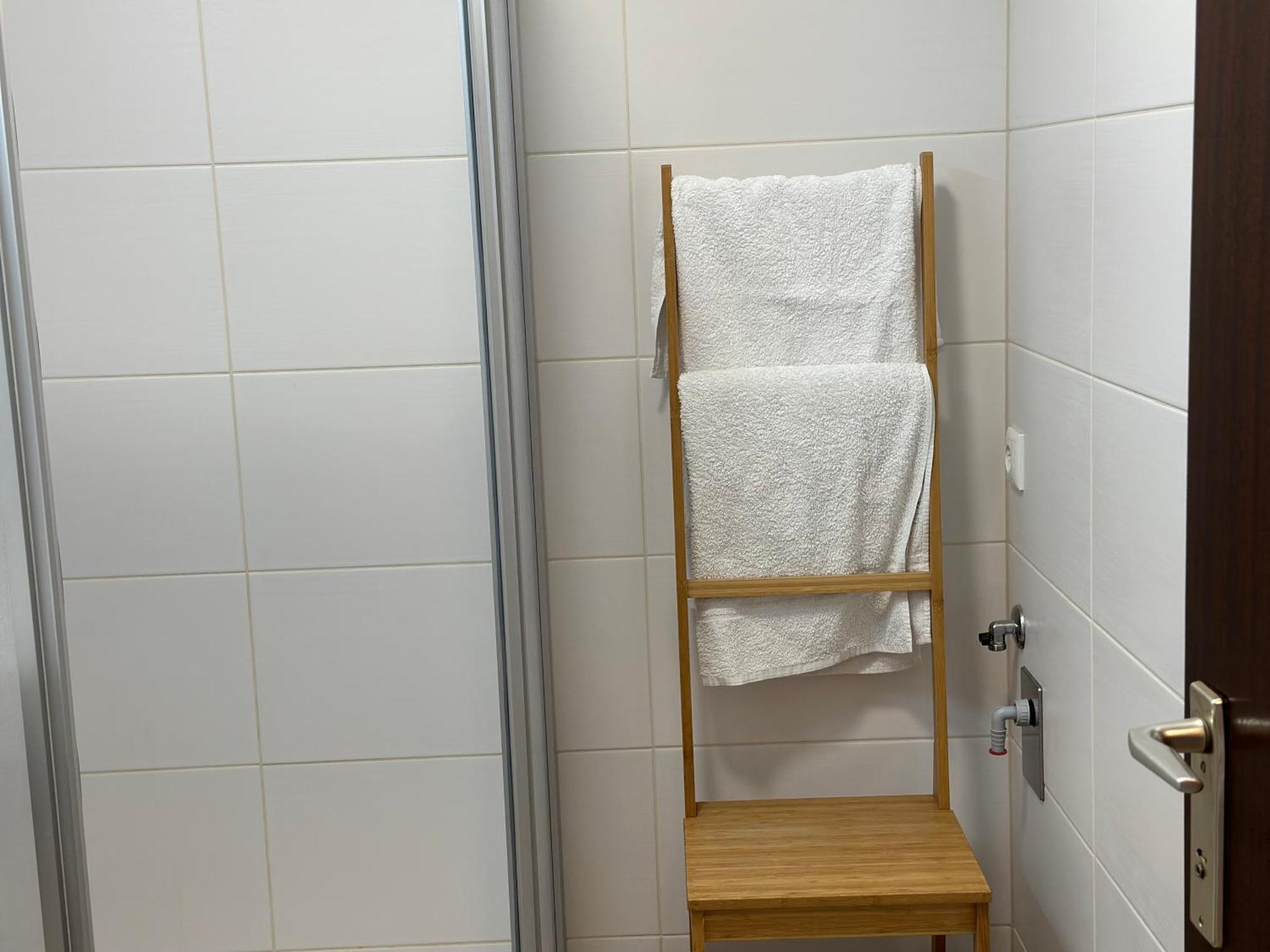 Near Main Train Station Apartment *